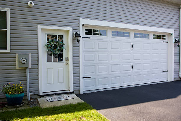 24/7 Emergency Garage Door Panel Replacement experts in Glen Dale, WV